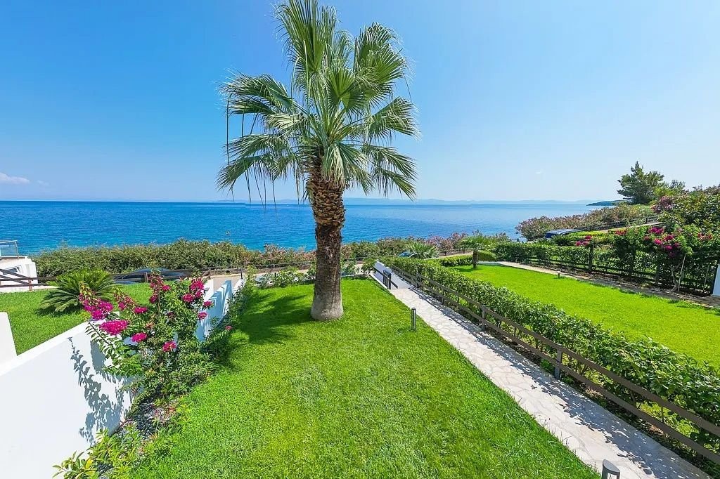 Paliouri, Kasandra (Halkidiki) — moderna vila uz more sa bazenom | GOLDEN VISA | €1.100.000