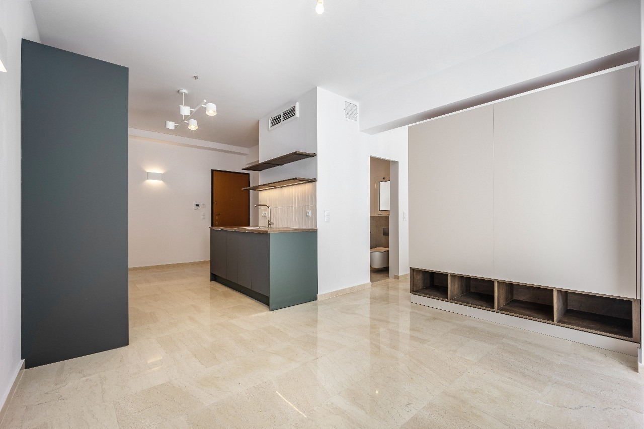 Atina, Exarhia — renoviran studio sa verandom | GOLDEN VISA | €250.000
