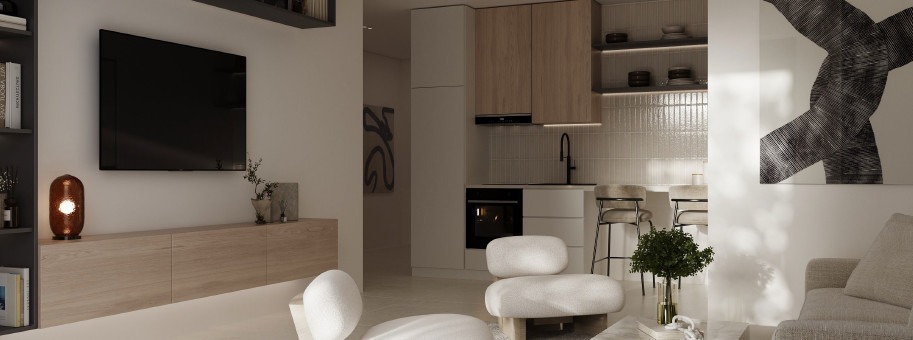 913