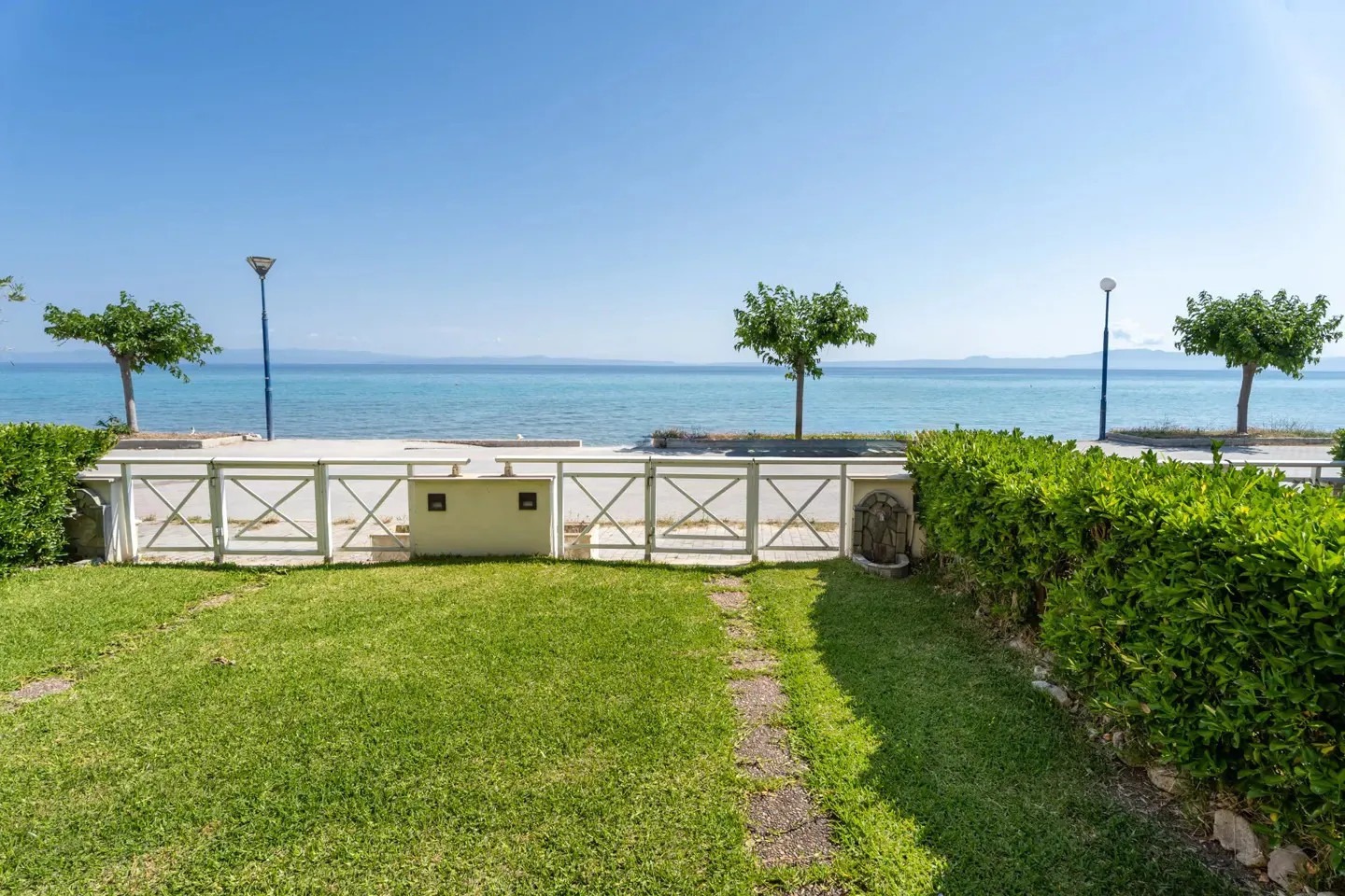 Halkidiki, Polihrono (Kasandra) — mezonet uz more, useljiv (65 m²) | €415.000