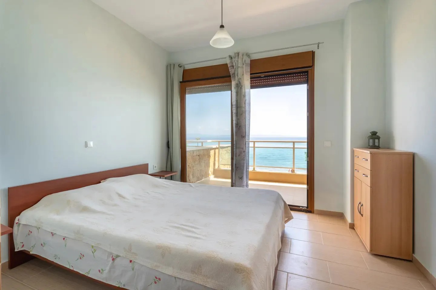 Halkidiki, Polihrono (Kasandra) — mezonet uz more, useljiv (65 m²) | €415.000