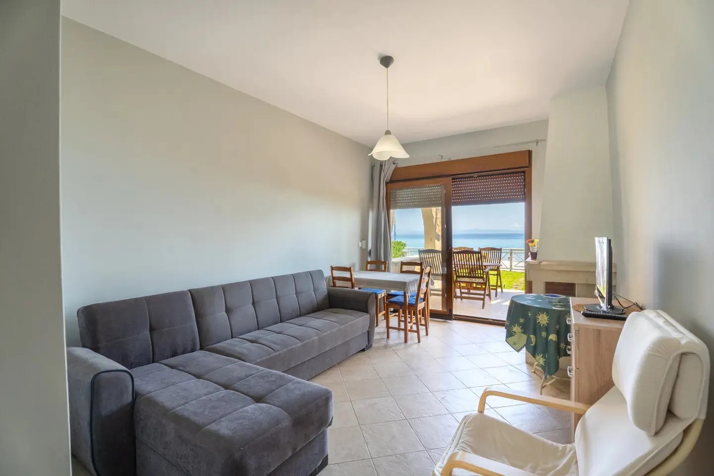 Halkidiki, Polihrono (Kasandra) — mezonet uz more, useljiv (65 m²) | €415.000
