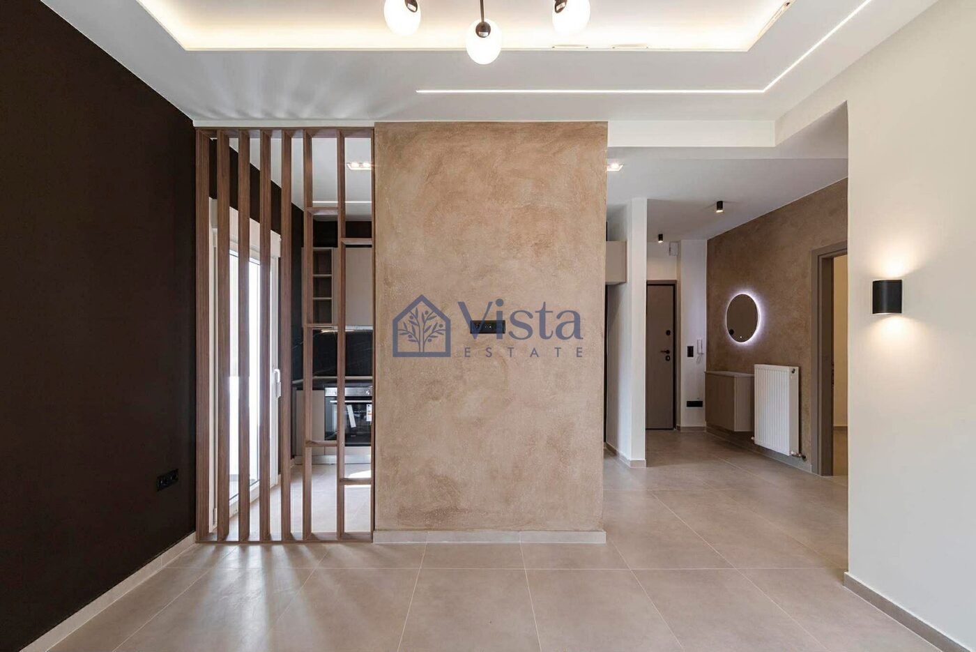 Solun, Centar — renoviran dvosoban stan na poslednjem spratu (67 m²) | €185.000