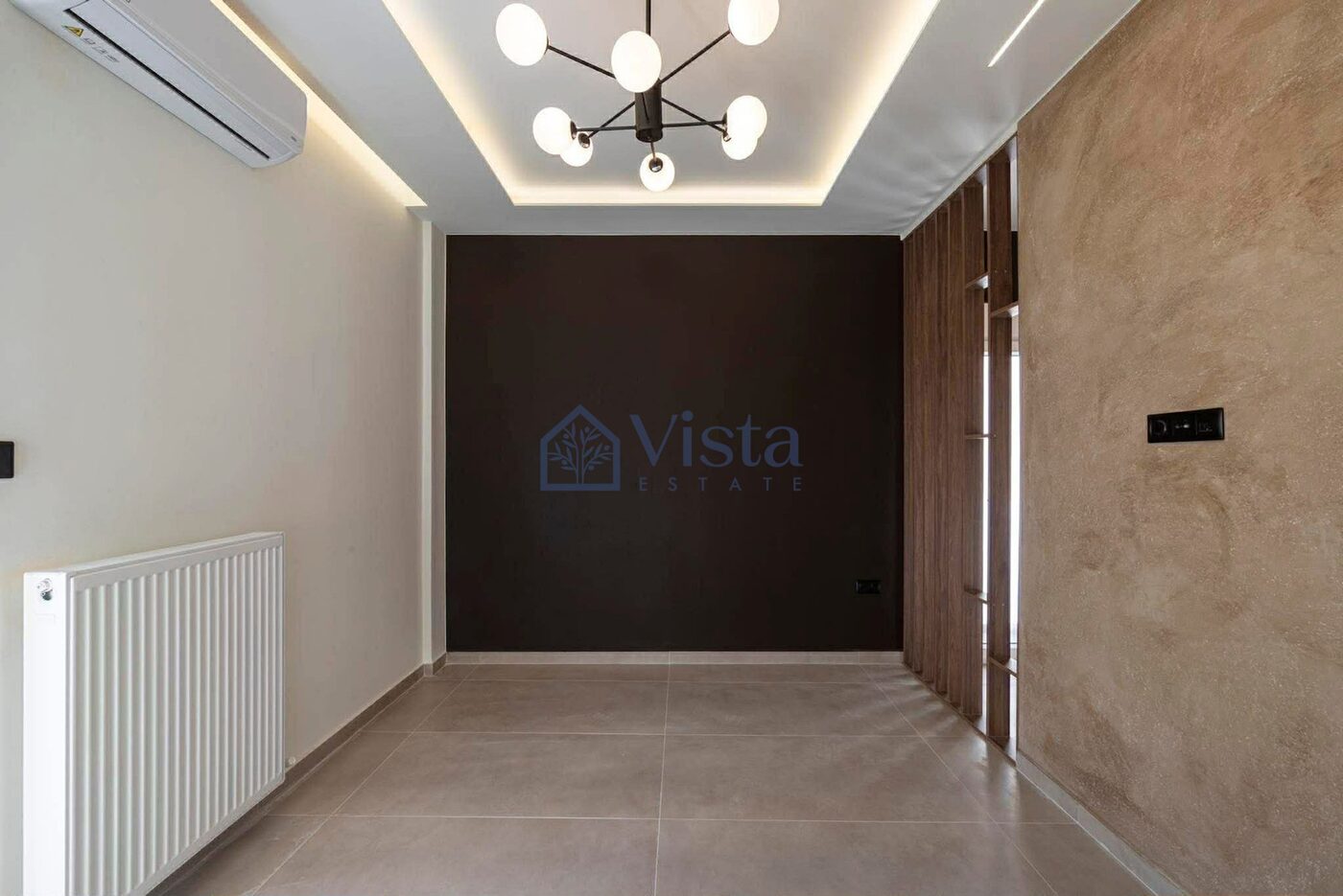 Solun, Centar — renoviran dvosoban stan na poslednjem spratu (67 m²) | €185.000